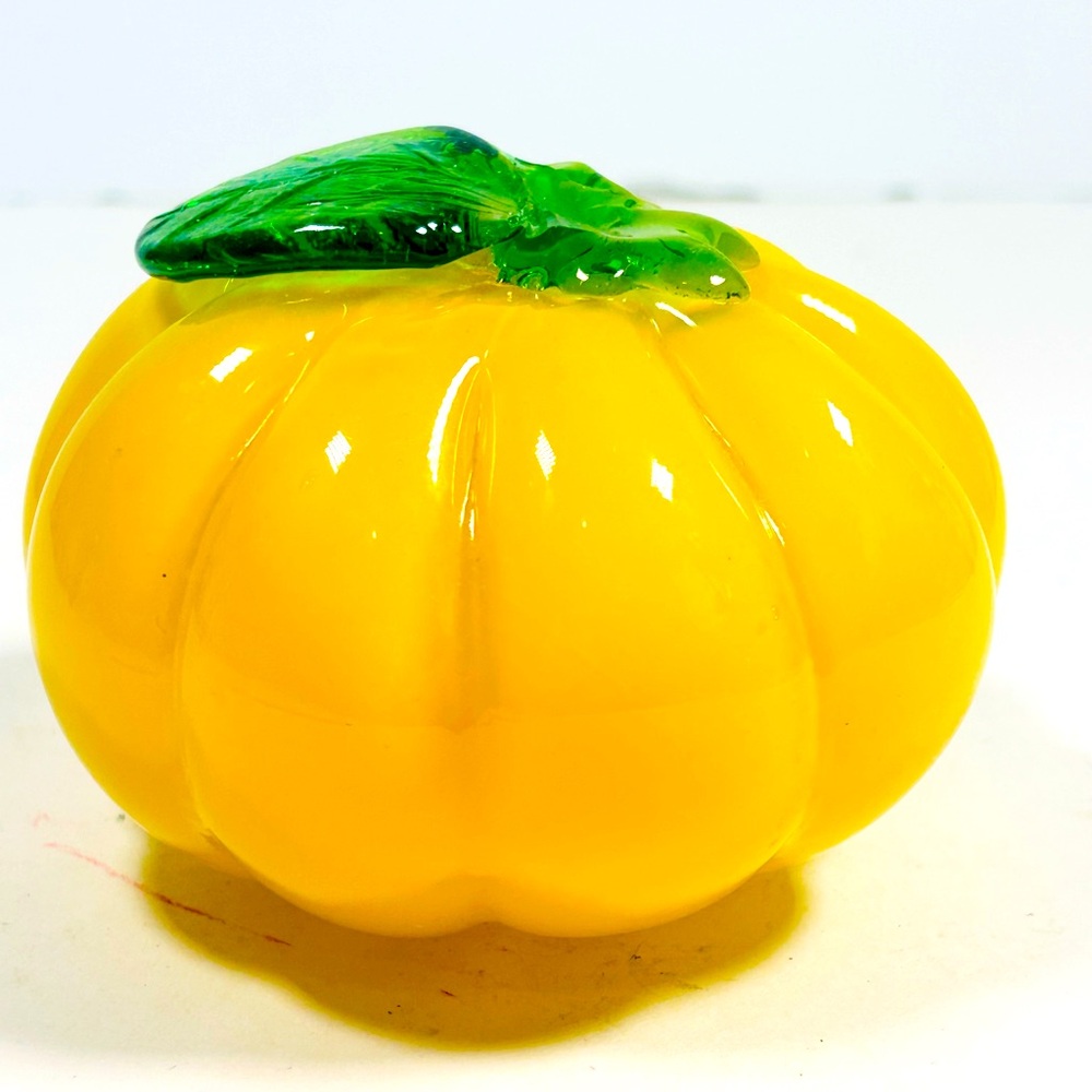 Art Glass heirloom tomato Murano Style Life Size Fruit Vtg